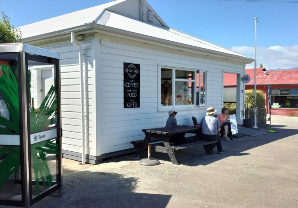 The-Coffee-House-02a